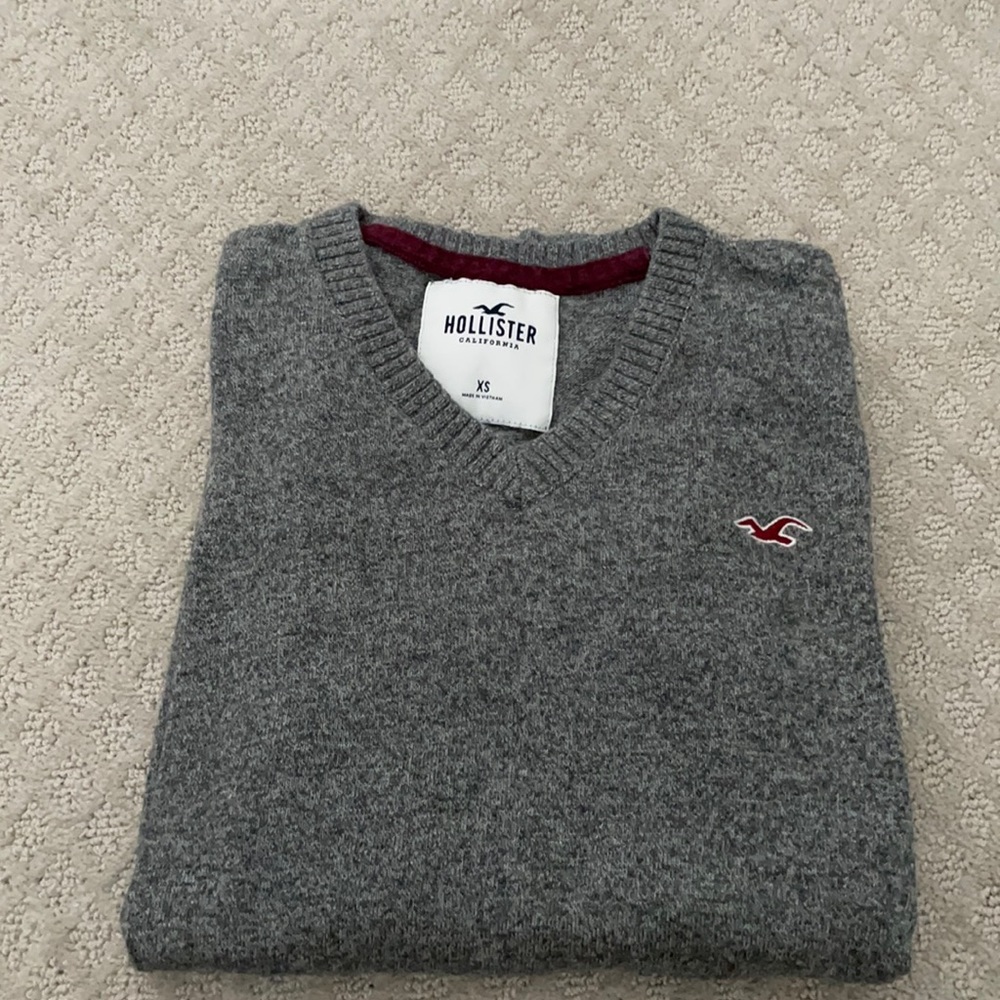 Guys Hollister Gray V-neck knit sweater Size XS